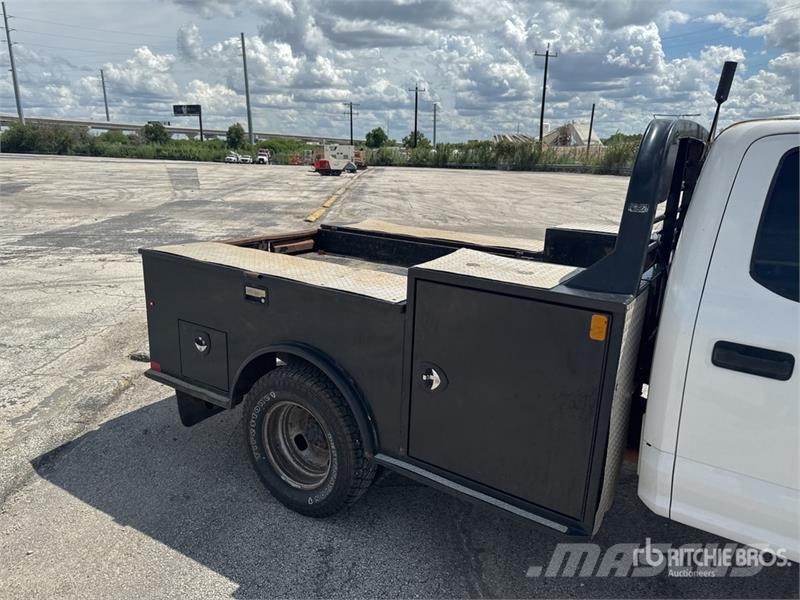 Ford F-350 平ボディー