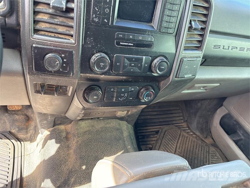 Ford F-350 Tovornjaki s kesonom/platojem