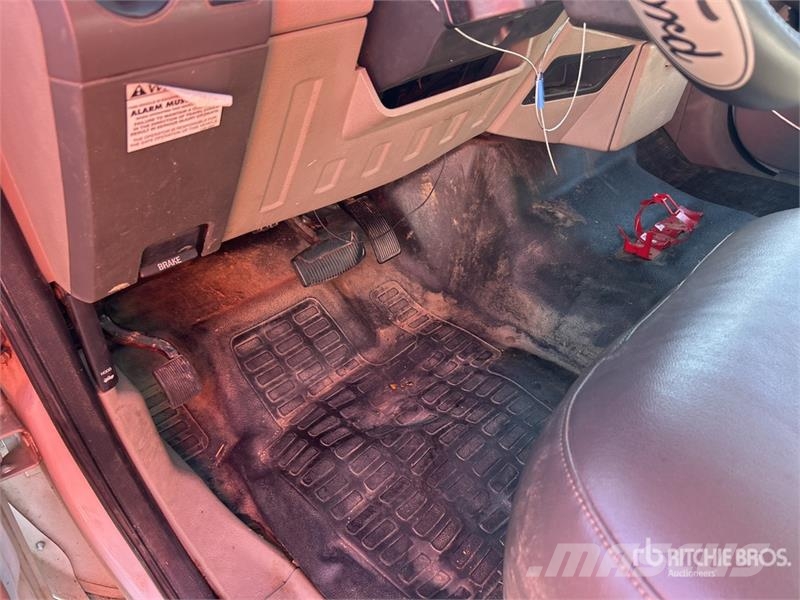 Ford F-350 Plataformas aéreas montadas em caminhão