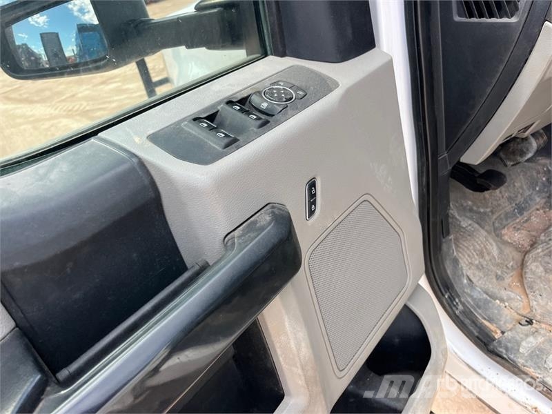 Ford F-350 시립/다목적 차량