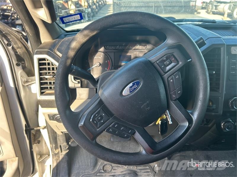 Ford F-350 Tovornjaki s kesonom/platojem