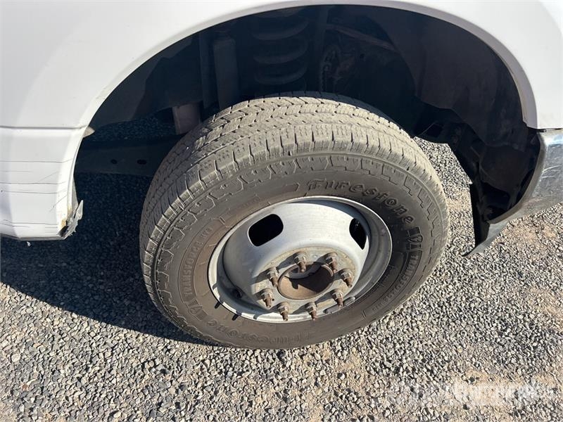 Ford F-350 Tovornjaki s kesonom/platojem