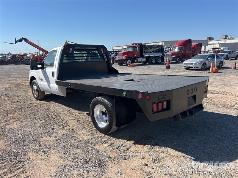 Ford F-350 Pritschenwagen/Pritschenwagen mit Seitenklappe