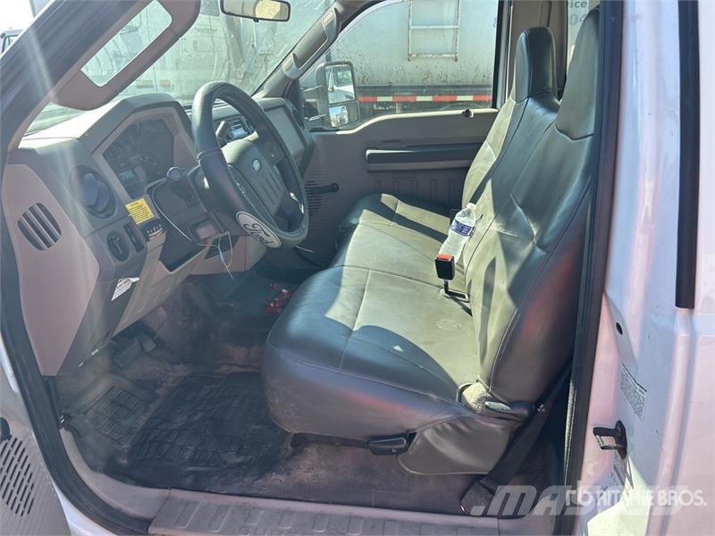 Ford F-350 Plataformas aéreas montadas em caminhão