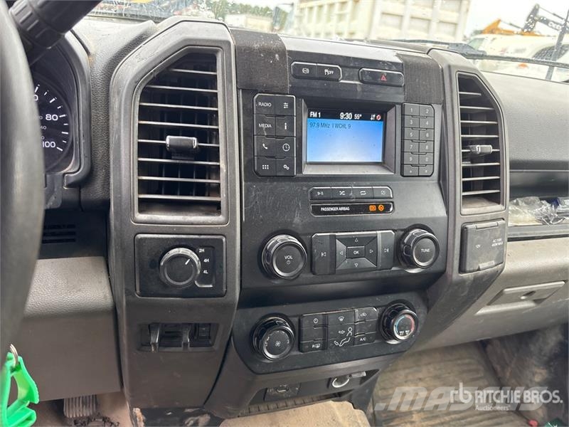 Ford F-350 Platós / Ponyvás teherautók