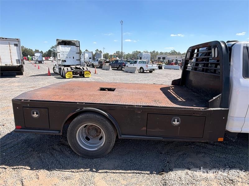 Ford F-350 Tovornjaki s kesonom/platojem