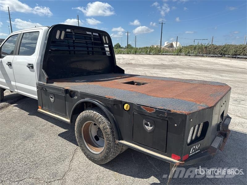 Ford F-350 平ボディー
