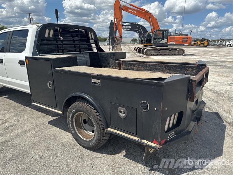 Ford F-350 平ボディー