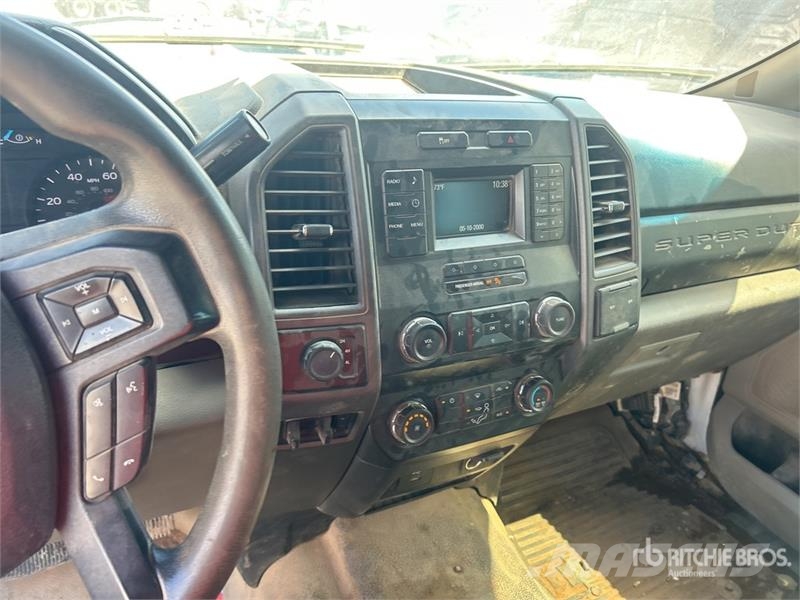 Ford F-350 Camion plateau