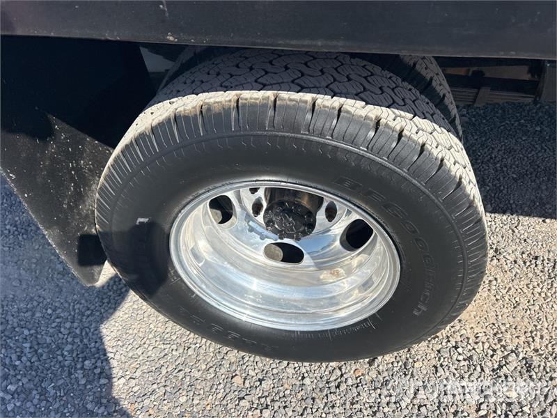 Ford F-350 Pritschenwagen/Pritschenwagen mit Seitenklappe