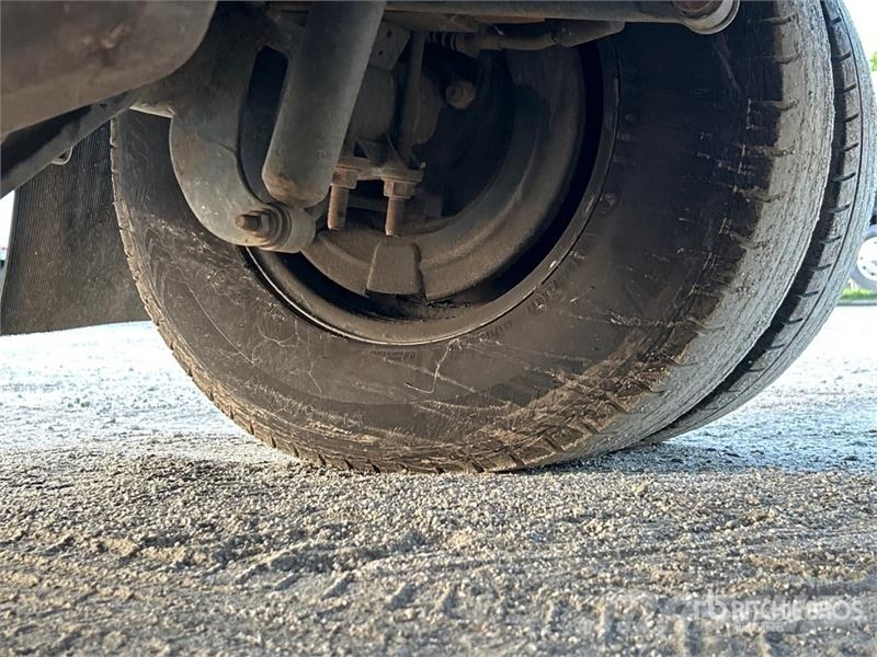Ford F-350 Flatbed / Dropside trucks