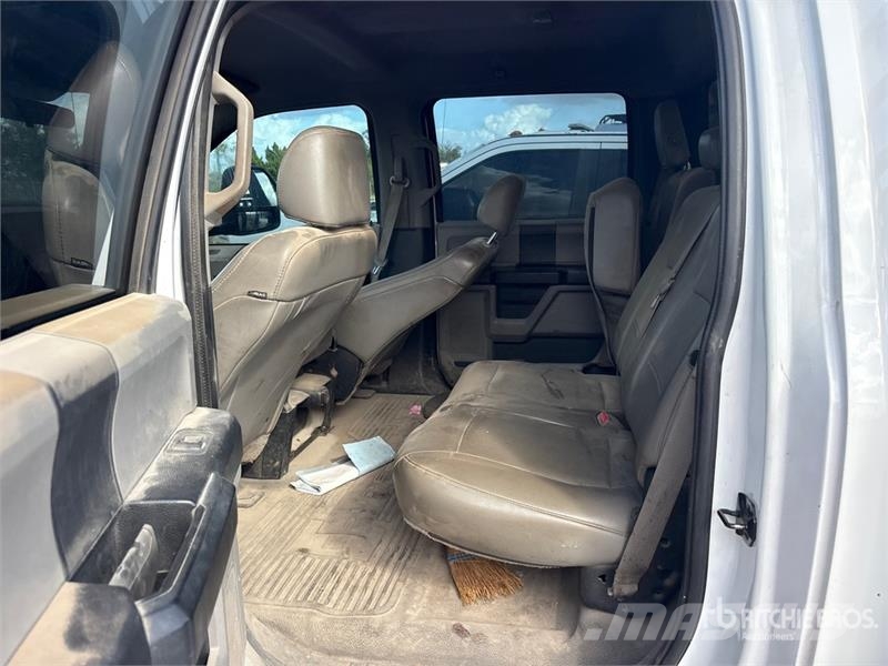 Ford F-350 Platós / Ponyvás teherautók