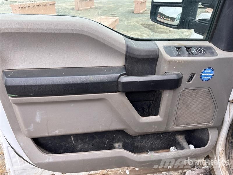 Ford F-350 Platós / Ponyvás teherautók