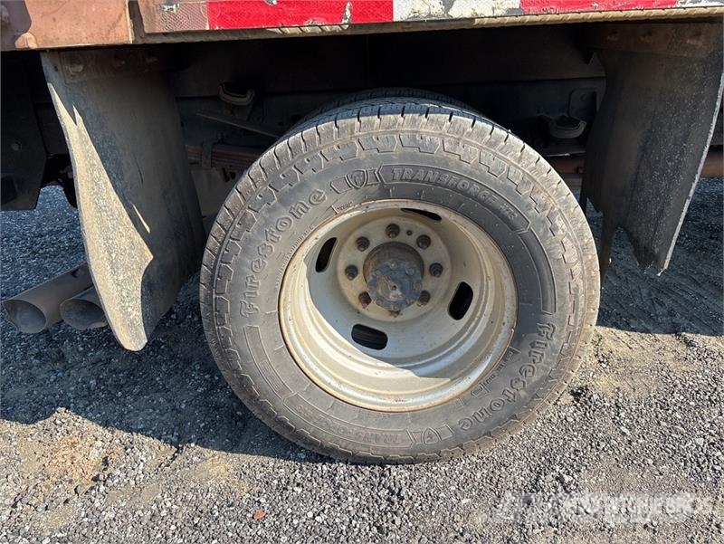 Ford F-350 Tovornjaki s kesonom/platojem