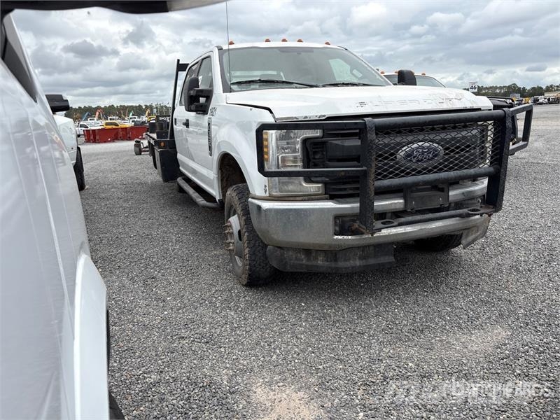 Ford F-350 Tovornjaki s kesonom/platojem