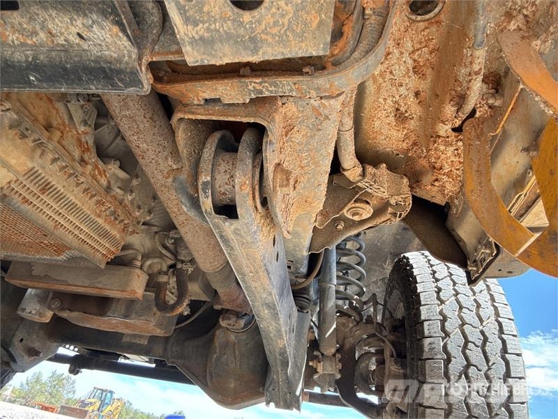 Ford F-350 Tovornjaki s kesonom/platojem