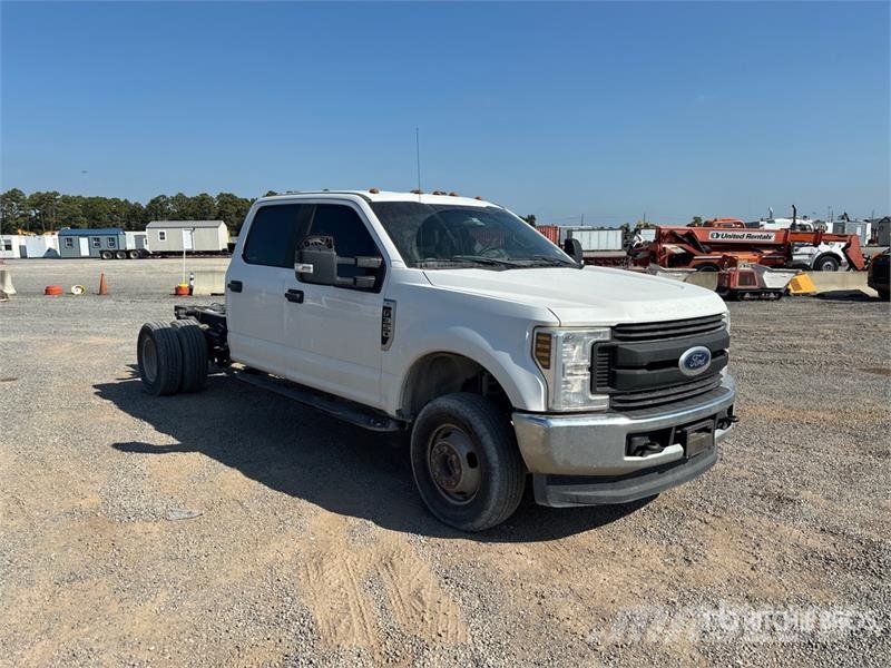 Ford F-350 Cabins and interior