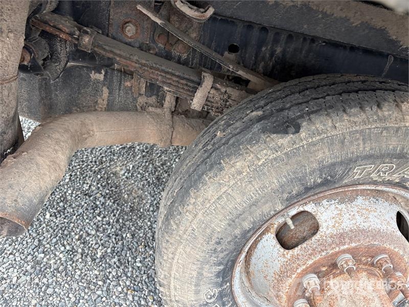 Ford F-350 Tovornjaki s kesonom/platojem