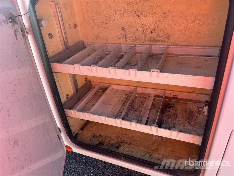 Ford F-350 Plataformas aéreas montadas em caminhão