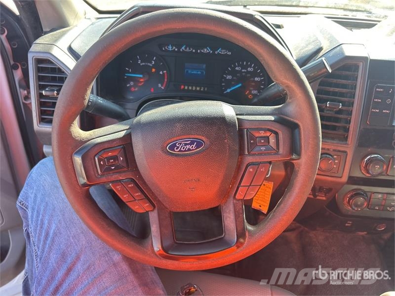 Ford F-350 Tovornjaki s kesonom/platojem