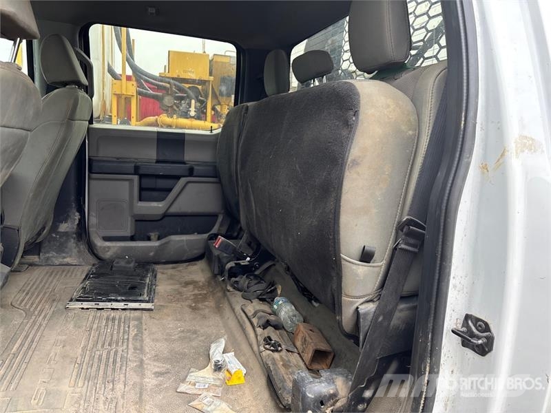 Ford F-350 Platós / Ponyvás teherautók