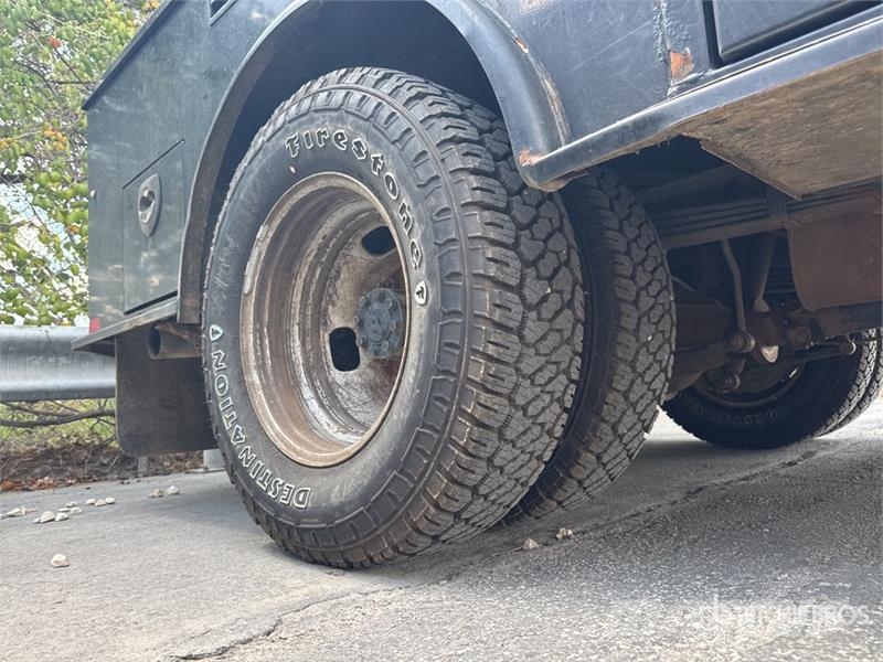 Ford F-350 平ボディー