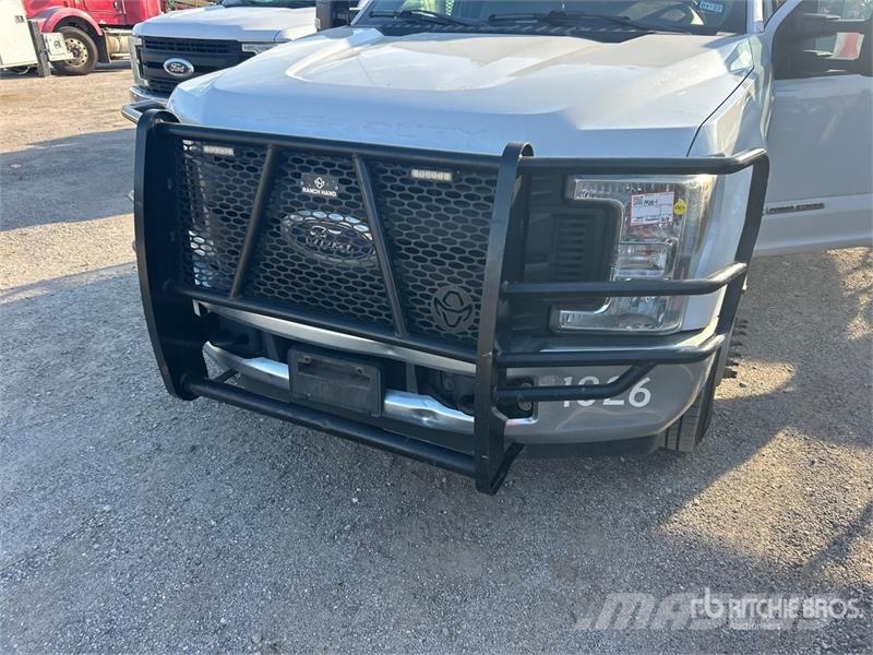 Ford F-350 Tovornjaki s kesonom/platojem