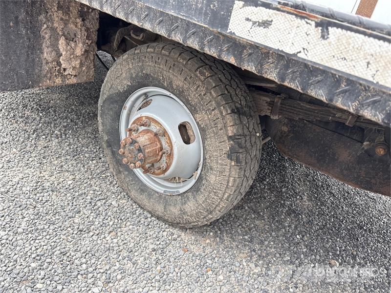 Ford F-350 Tovornjaki s kesonom/platojem