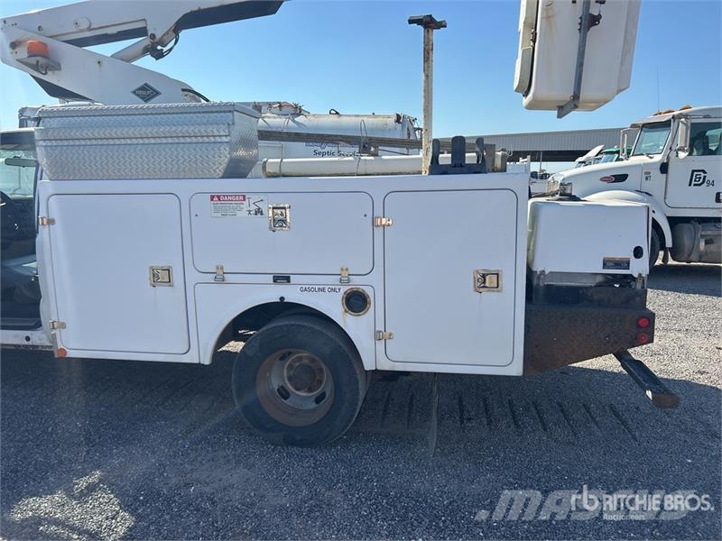 Ford F-350 Plataformas aéreas montadas em caminhão