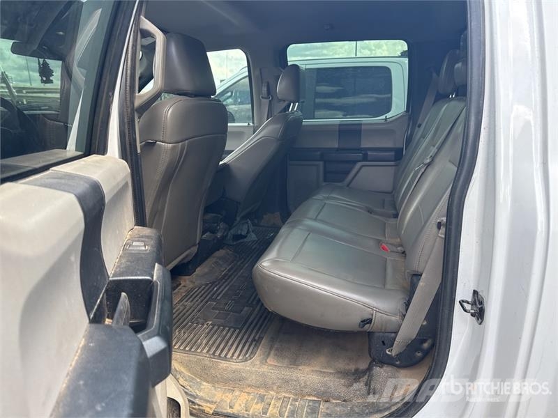 Ford F-350 平ボディー