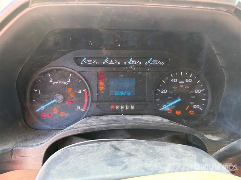 Ford F-350 Tovornjaki s kesonom/platojem