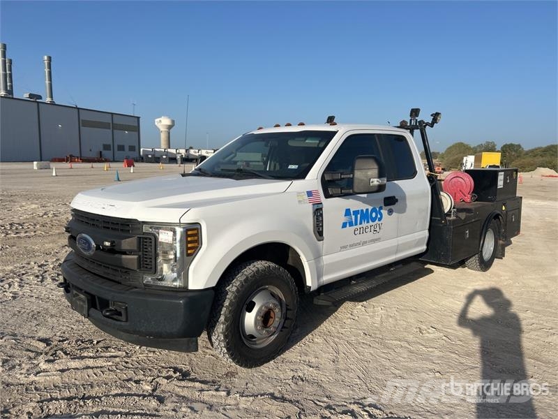Ford F-350 شاحنات مسطحة/مفصلية الجوانب