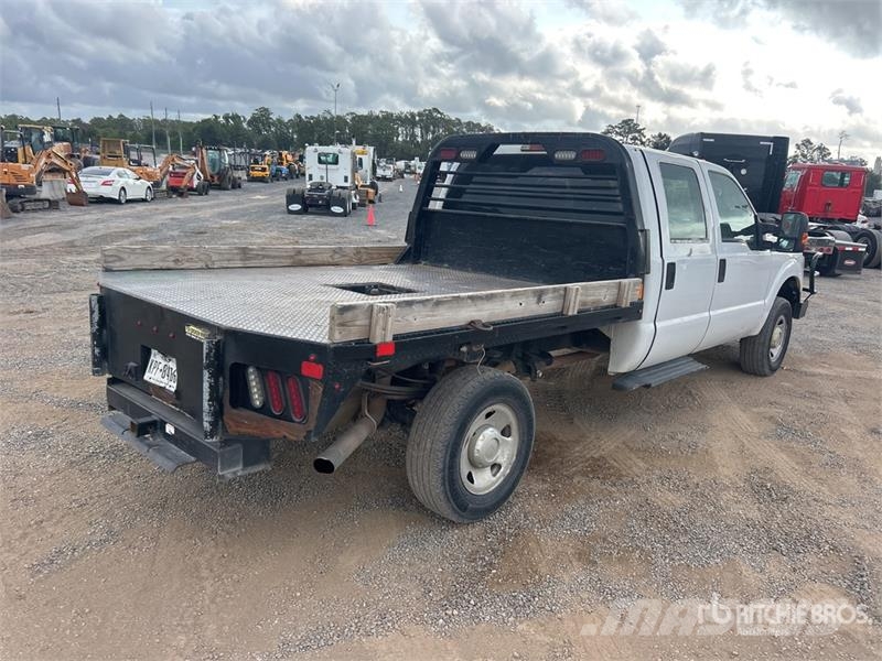 Ford F-350 Pritschenwagen/Pritschenwagen mit Seitenklappe