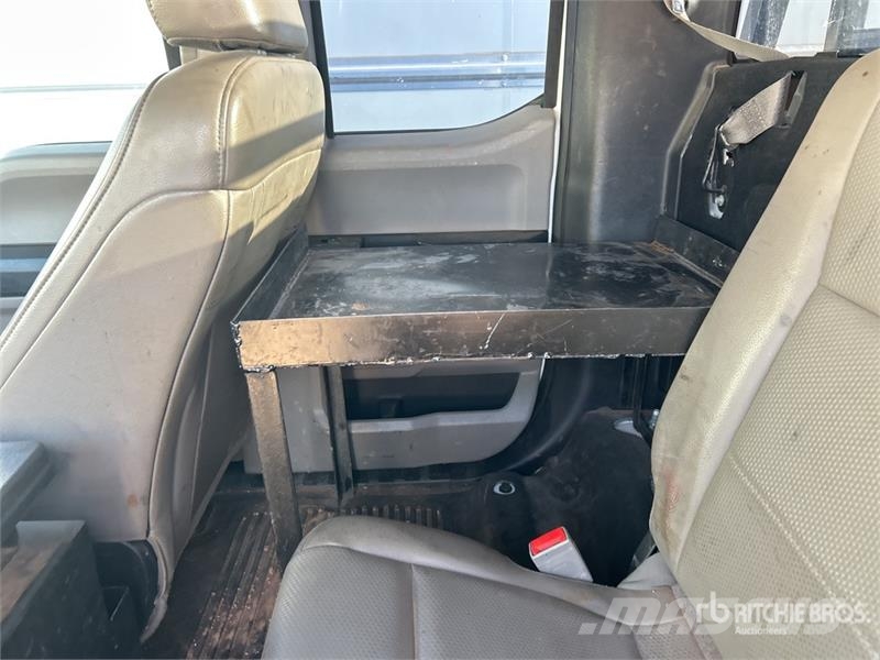 Ford F-350 شاحنات مسطحة/مفصلية الجوانب
