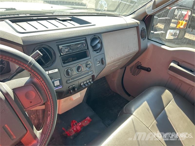 Ford F-350 Plataformas aéreas montadas em caminhão