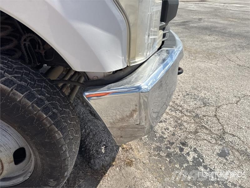Ford F-350 平ボディー