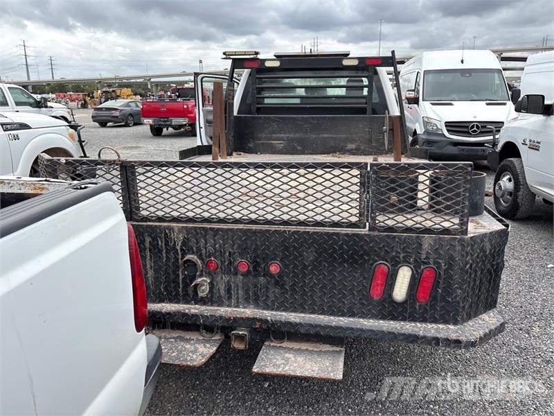 Ford F-350 Tovornjaki s kesonom/platojem