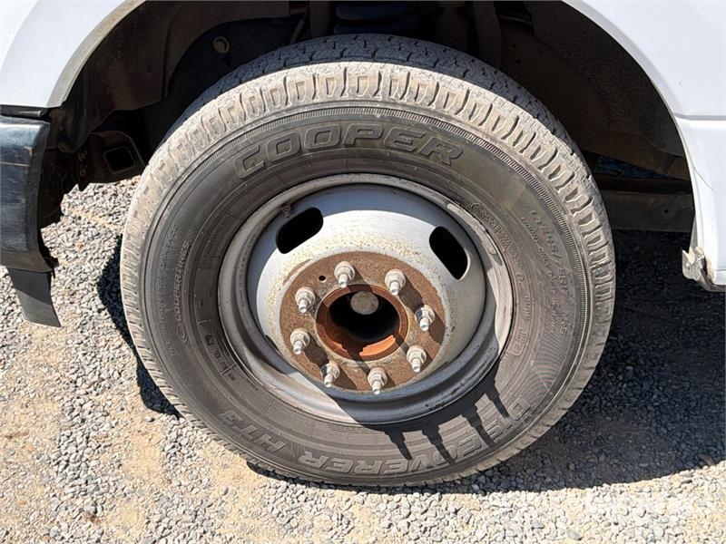 Ford F-350 Tovornjaki s kesonom/platojem