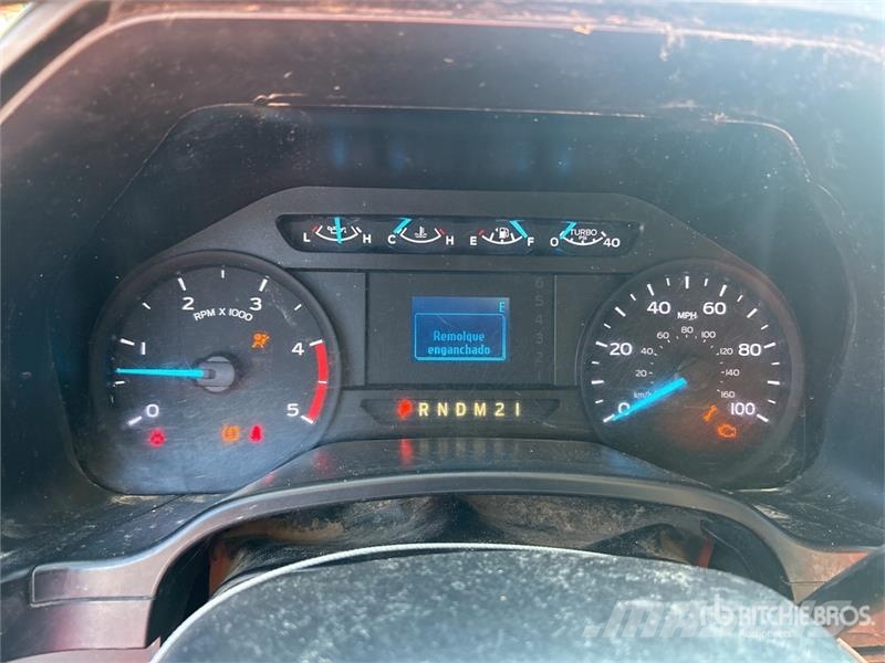 Ford F-350 Tovornjaki s kesonom/platojem