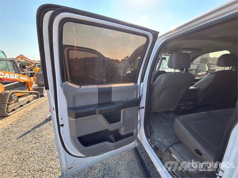 Ford F-350 Cabins and interior