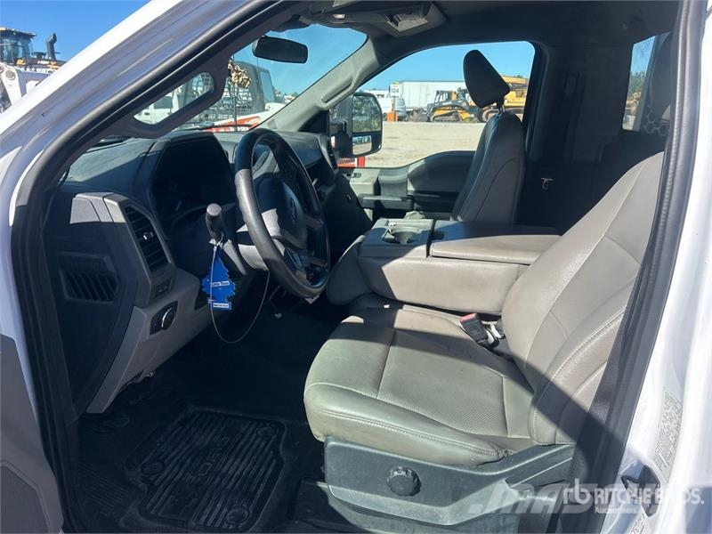 Ford F-350 Platformas/izkraušana no sāniem
