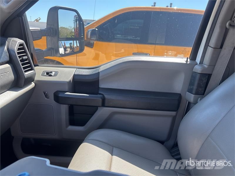 Ford F-350 Ciężarówki typu Platforma / Skrzynia