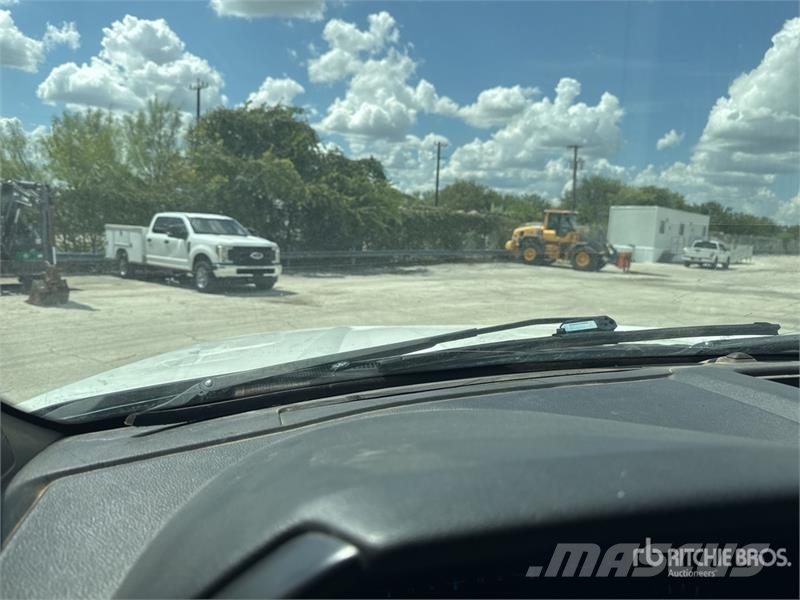 Ford F-350 平ボディー