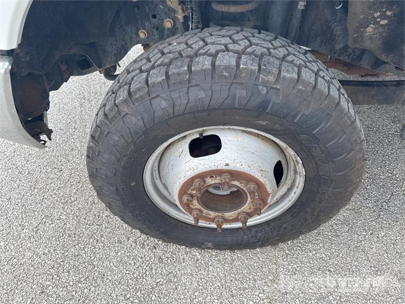 Ford F-350 平ボディー