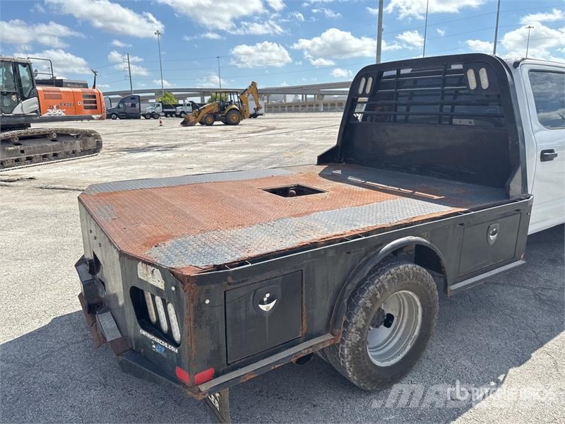 Ford F-350 平ボディー