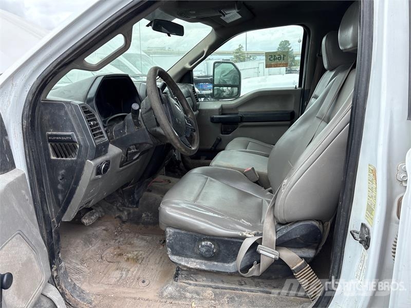 Ford F-350 Tovornjaki s kesonom/platojem