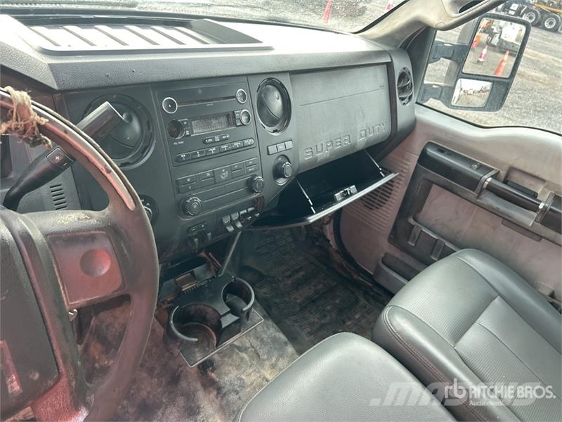 Ford F-350 Pritschenwagen/Pritschenwagen mit Seitenklappe