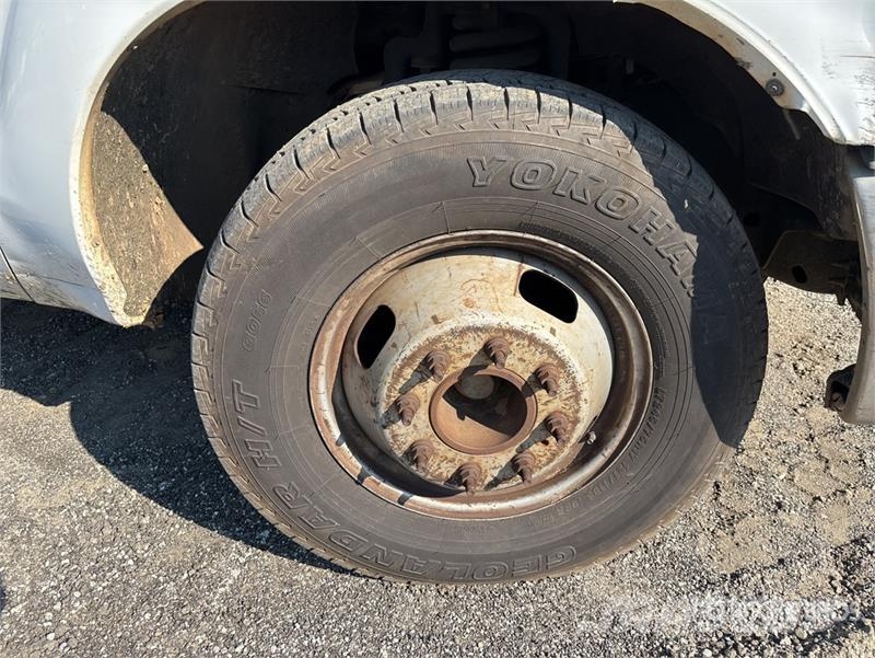 Ford F-350 Tovornjaki s kesonom/platojem