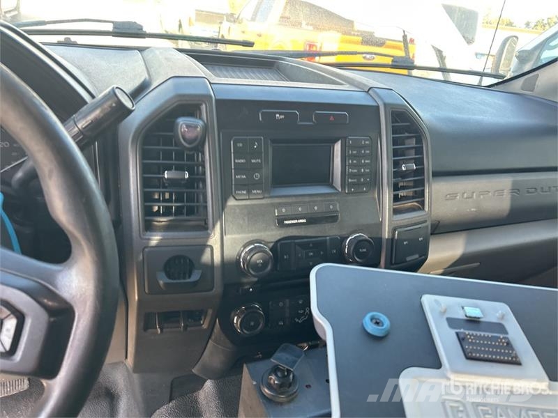 Ford F-350 شاحنات مسطحة/مفصلية الجوانب