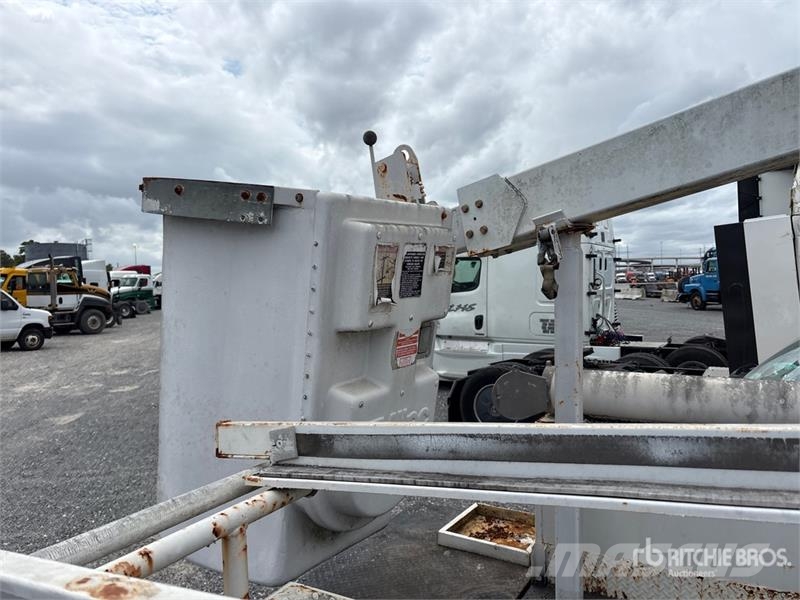 Ford F-350 Truck mounted platforms